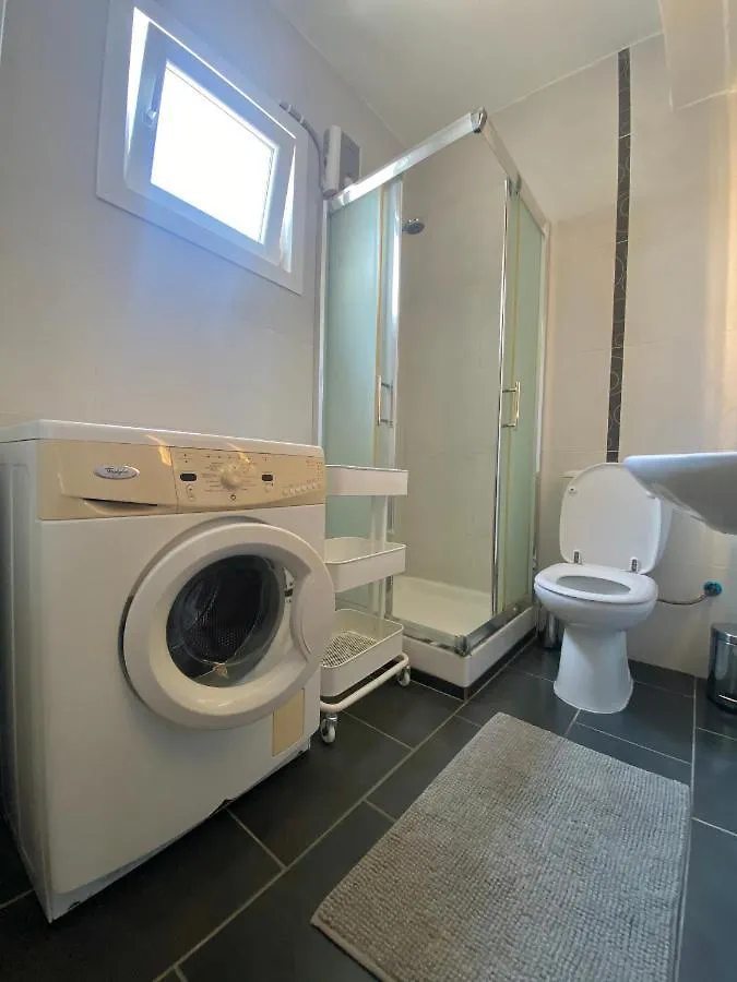 Lovely , Cozy , Modern Seaside Apartment Larnaca
